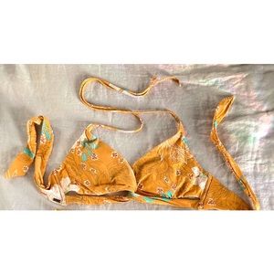 O’Neill Women’s bikini in mustard yellow - size small top